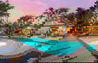 Foto 2 - Villa Verdot by Avantstay Spectacular 6 BR Estate w/ Pool, Hot Tub, Tennis& B-ball Courts