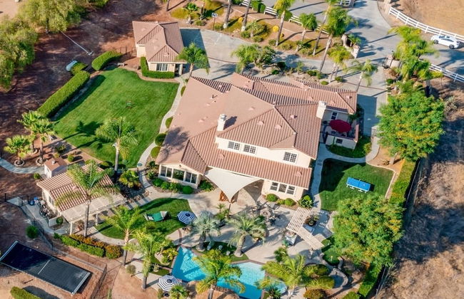 Villa Verdot by Avantstay Spectacular 6 BR Estate w/ Pool, Hot Tub, Tennis& B-ball Courts - Photo 50