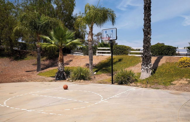 Villa Verdot by Avantstay Spectacular 6 BR Estate w/ Pool, Hot Tub, Tennis& B-ball Courts - Photo 5