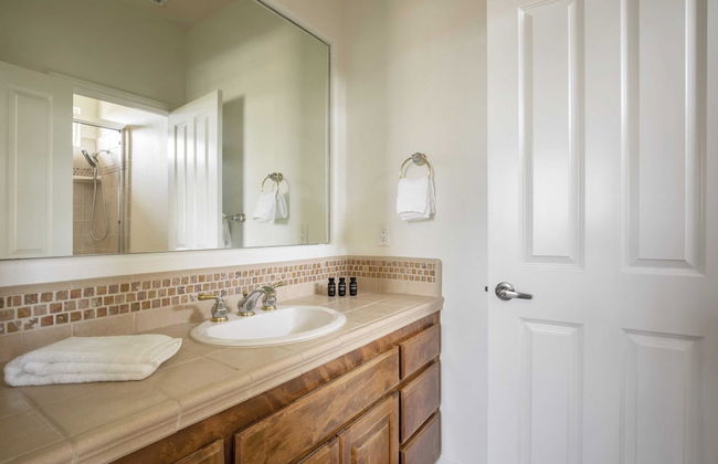 Villa Verdot by Avantstay Spectacular 6 BR Estate w/ Pool, Hot Tub, Tennis& B-ball Courts - Photo 30