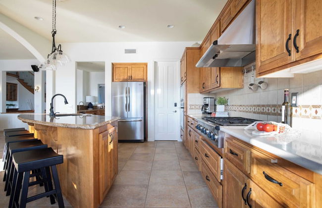 Villa Verdot by Avantstay Spectacular 6 BR Estate w/ Pool, Hot Tub, Tennis& B-ball Courts - Photo 18