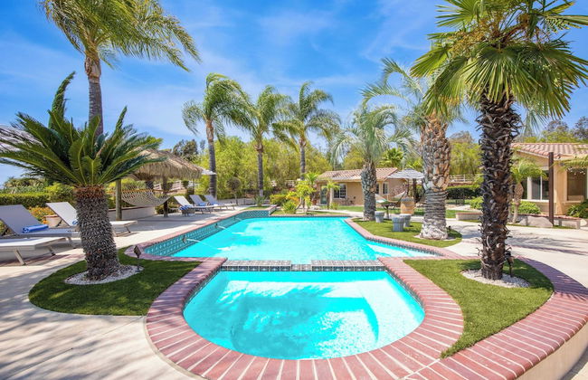 Villa Verdot by Avantstay Spectacular 6 BR Estate w/ Pool, Hot Tub, Tennis& B-ball Courts - Photo 4