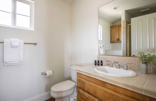 Villa Verdot by Avantstay Spectacular 6 BR Estate w/ Pool, Hot Tub, Tennis& B-ball Courts - Photo 40