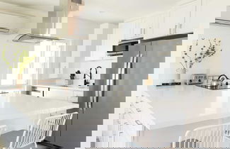 Foto 2 - Avalon II by Avantstay Chic & Stylish San Diego Condo w/ Vibrant Interiors