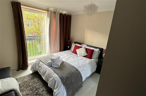 Photo 1 - Stunning 3-bed Apartment in Croydon
