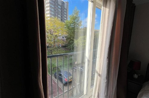 Photo 13 - Stunning 3-bed Apartment in Croydon