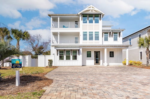 Photo 2 - Destin Oasis by Avantstay Outdoor Kitchen, Game Room & Pool