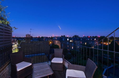 Photo 18 - 3 Bedroom Penthouse With London Skyline View