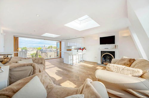 Photo 7 - 3 Bedroom Penthouse With London Skyline View