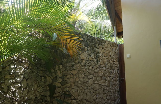 Vanuatu Uncharted Sport Fishing Lounge - Photo 12