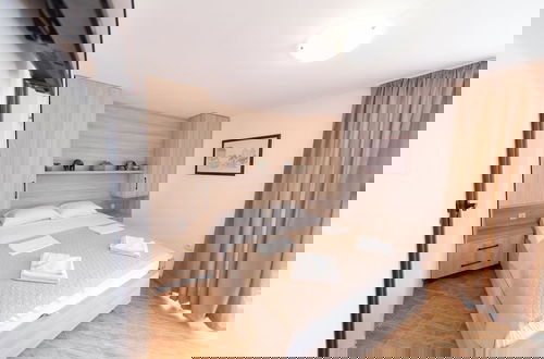 Photo 18 - Azzuro Apartments