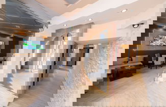 Photo 2 - Azzuro Apartments