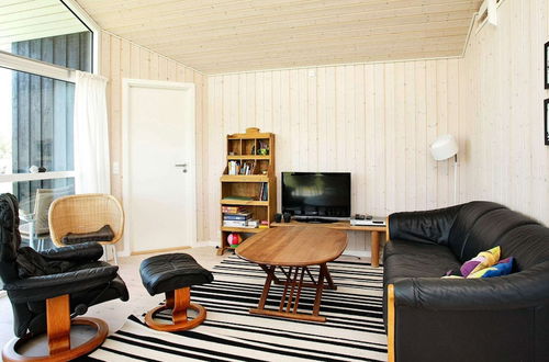 Photo 10 - 6 Person Holiday Home in Lokken