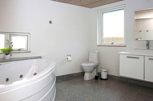 Photo 8 - 8 Person Holiday Home in Ebeltoft