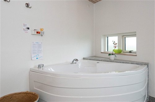 Photo 2 - 8 Person Holiday Home in Ebeltoft