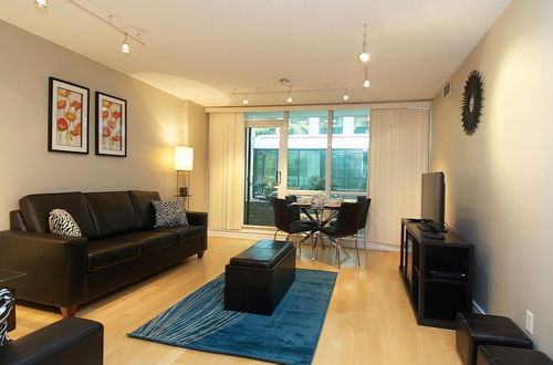 Photo 23 - WhiteHall Suites- Yorkville