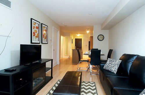 Photo 21 - WhiteHall Suites- Yorkville