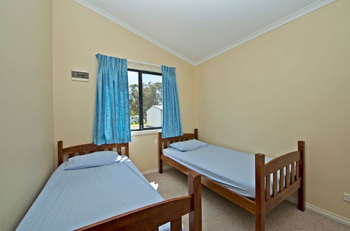 Photo 5 - Acclaim Rose Gardens Beachside Holiday Park