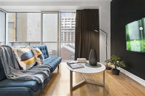 Photo 1 - Kristina, 1BDR Melbourne Apartment