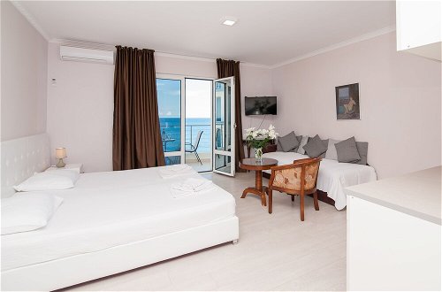 Foto 9 - Open Sea Luxury Apartments