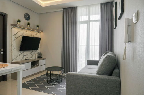 Photo 11 - Luxury Design 2Br At Ciputra International Apartment