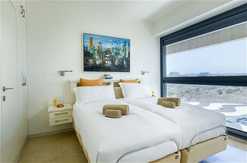 Foto 5 - Deluxe 2 Bedroom Apartment in Herzylia