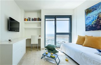 Foto 3 - Deluxe 2 Bedroom Apartment in Herzylia