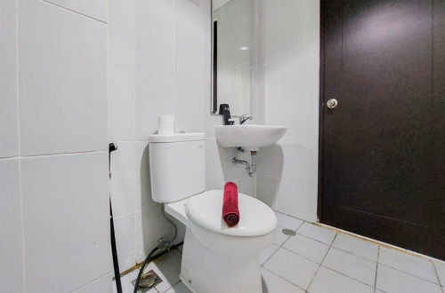 Foto 13 - Homey And Comfort 2Br At Casa De Parco Apartment