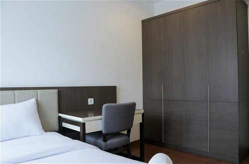 Photo 5 - Spacious And Modern 3Br Apartment At Simprug Park Residences