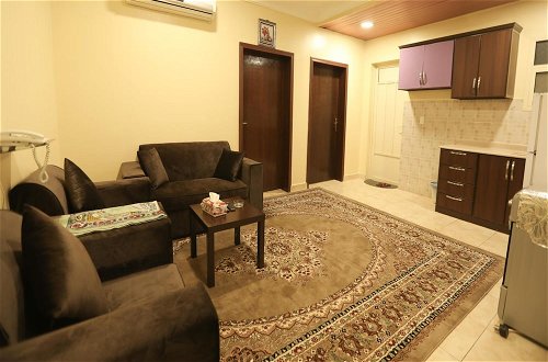 Foto 18 - Al Eairy Furnished Apartments Dammam 8