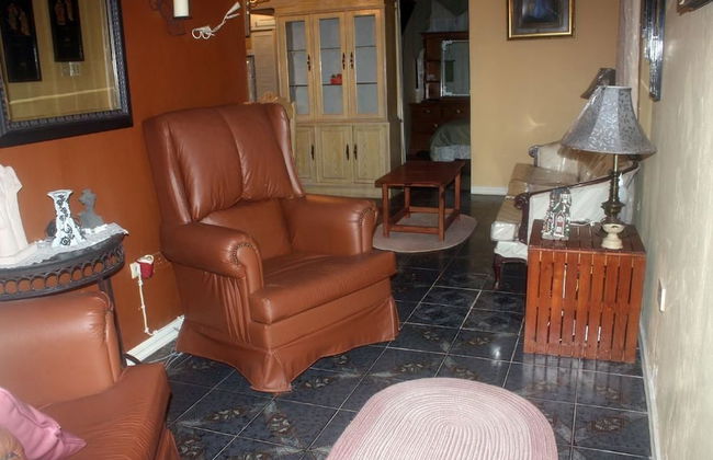 Dream Vacation ST Catherine Jamaica - Guest Suites for Rent in Spanish Town - Photo 11