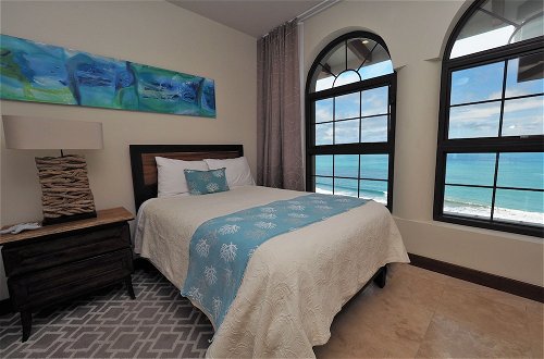 Foto 27 - Luxury Oceanfront Penthouse