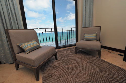 Foto 22 - Luxury Oceanfront Penthouse