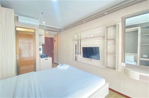 Photo 11 - Modern And Cozy Studio Room At Gateway Pasteur Apartment