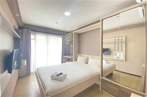 Photo 1 - Modern And Cozy Studio Room At Gateway Pasteur Apartment