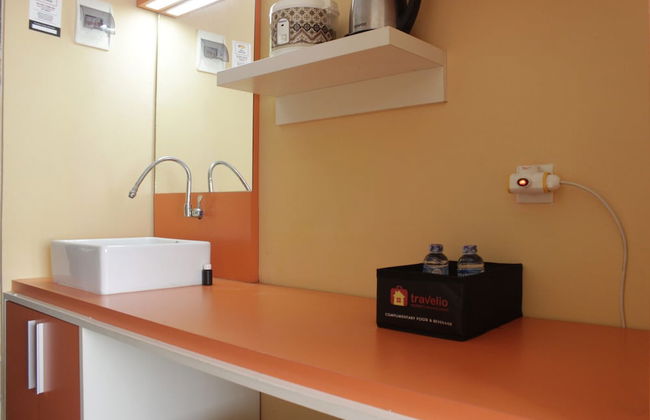 Cozy Studio Apartment At The Jarrdin Near Cihampelas Walk - Photo 8