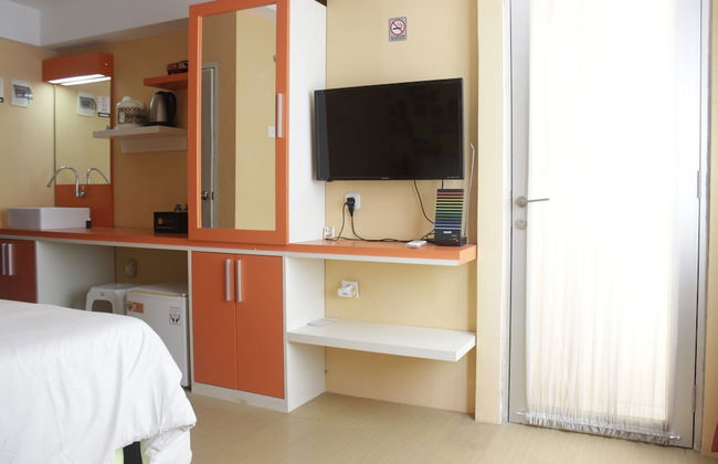 Cozy Studio Apartment At The Jarrdin Near Cihampelas Walk - Photo 9