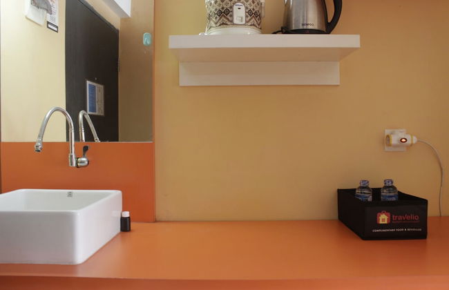 Cozy Studio Apartment At The Jarrdin Near Cihampelas Walk - Photo 10