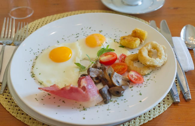 Lovely Guesthouse in Pretoria Welcoming you on a Spacious Room With Breakfast - Photo 15