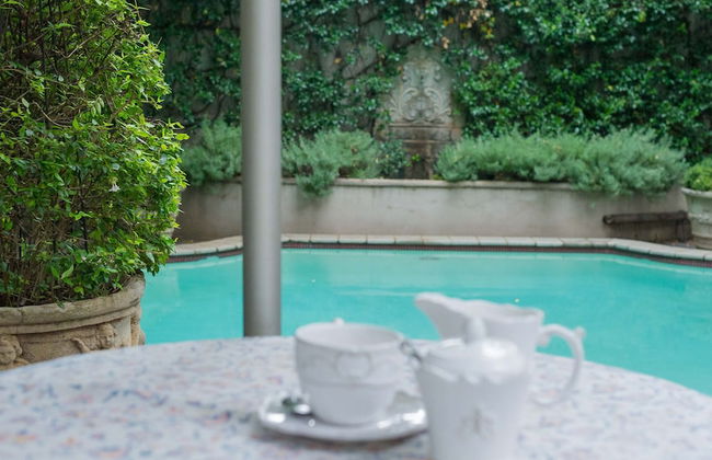 Lovely Guesthouse in Pretoria Welcoming you on a Spacious Room With Breakfast - Photo 13