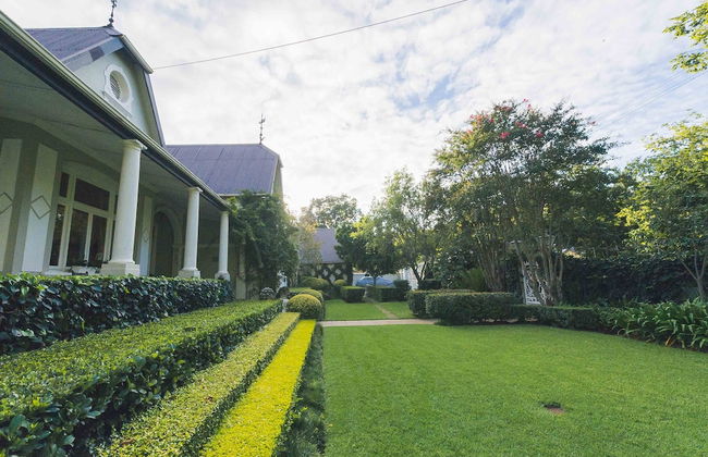 Lovely Guesthouse in Pretoria Welcoming you on a Spacious Room With Breakfast - Photo 1
