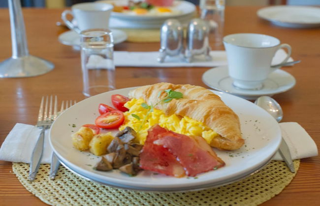 Lovely Guesthouse in Pretoria Welcoming you on a Spacious Room With Breakfast - Photo 16