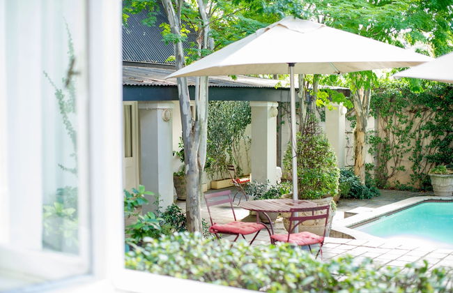 Lovely Guesthouse in Pretoria Welcoming you on a Spacious Room With Breakfast - Photo 31