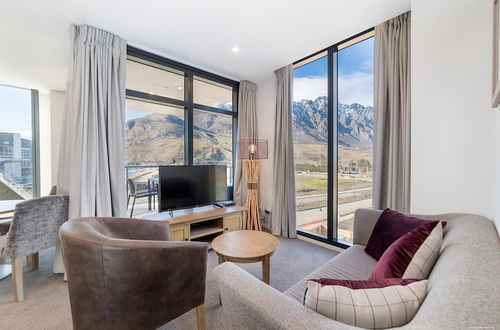 Photo 9 - Executive 2 Bedroom Apartment Remarkables Park