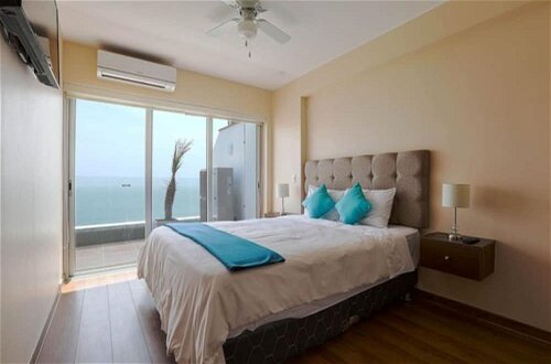 Photo 2 - Luxury Penthouse with Stunning 180° Sea View