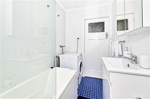 Photo 21 - Furnished Apartment Walk to Bondi Beach