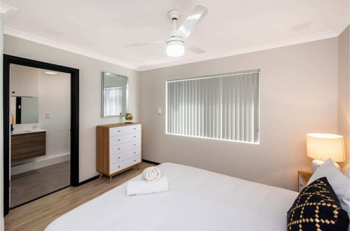 Photo 3 - Bright 1BR Apartment Close to Foreshore & Cbd