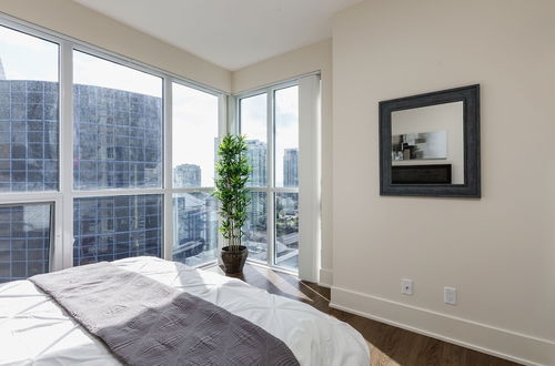 Photo 3 - QuickStay - Gorgeous 2-Bedroom in the Heart of Downtown