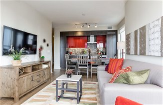Foto 1 - QuickStay - Gorgeous 2-Bedroom in the Heart of Downtown