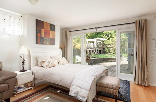 Photo 8 - Private and Cozy Home in Kerrisdale